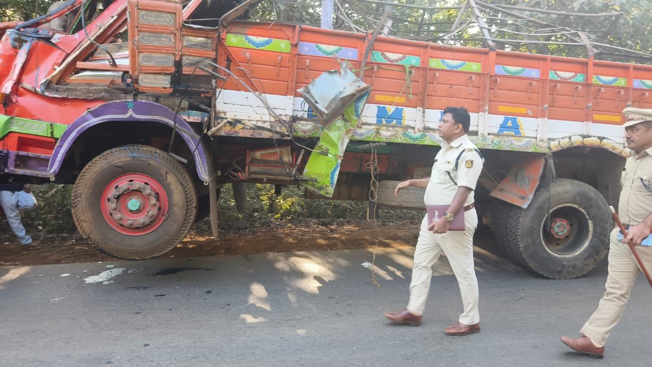 কর্ণাটকের উত্তর কন্নড়ে ভয়াবহ পথ দুর্ঘটনা, বাড়ছে মৃত্যু