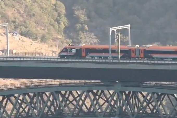 Successful Trial Run of Vande Bharat Train Across Chenab Bridge in Jammu and Kashmir