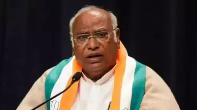 বিজেপি সরকারের বিরুদ্ধে দেশ বাসীকে লুটে নেওয়ায় অভিযোগ কংগ্রেসের