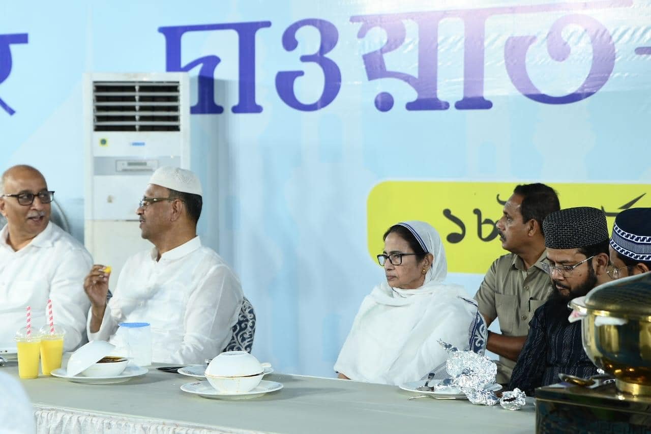 Kolkata Municipal Corporation Hosts Iftar, CM Mamata Banerjee Joins in Spirit of Harmony