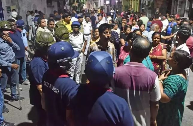শ্যামপুকুরে স্কুলে ছাত্রীদের শ্লীলতাহানির অভিযোগ, উত্তেজনা