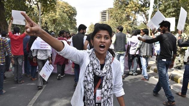 এবার যাদবপুর বিশ্ববিদ্যালয়ে মারপিটে জড়াল এসএফআই-এবিভিপি