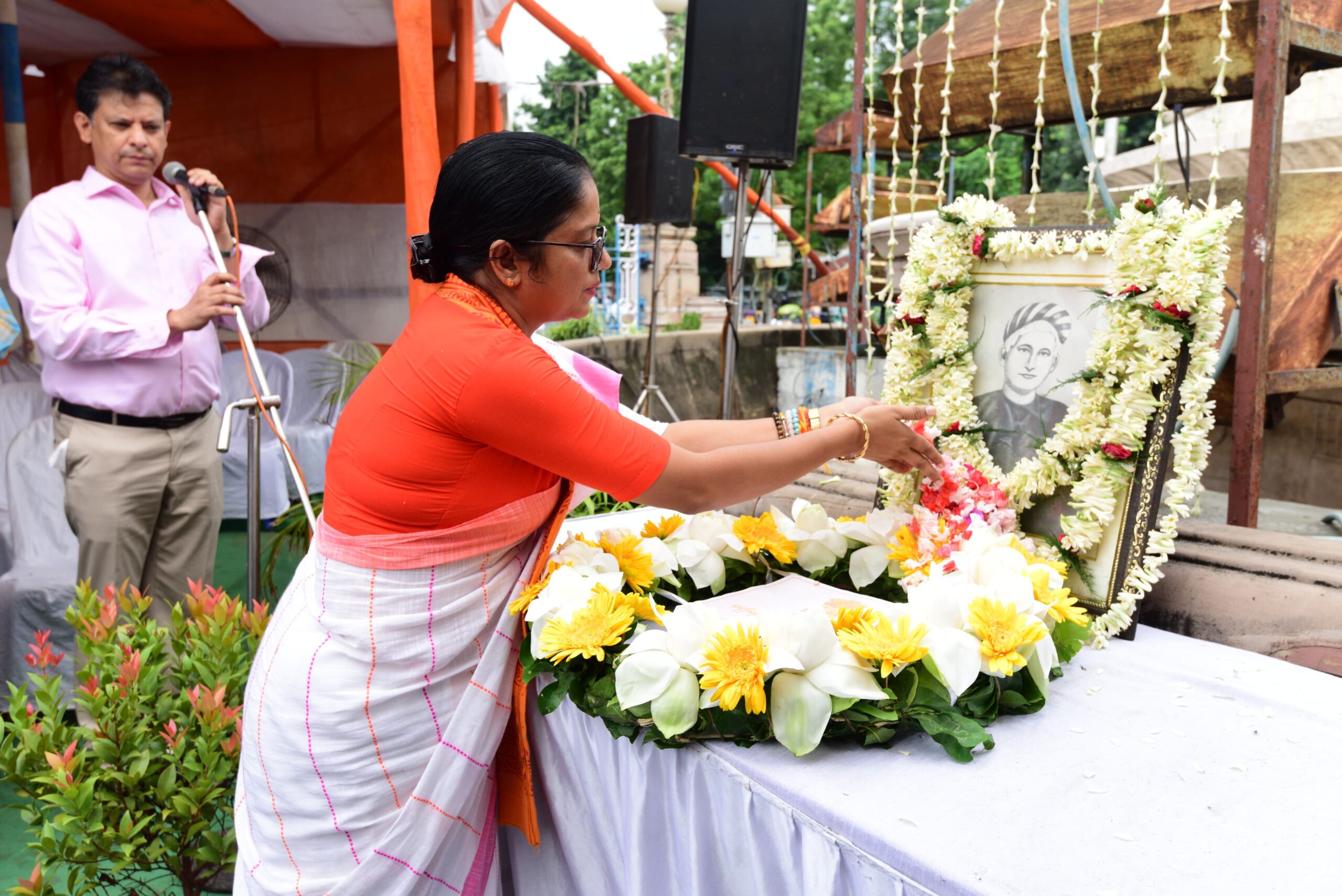 বঙ্কিমচন্দ্র চট্টোপাধ্যায়ের জন্মজয়ন্তীতে শ্রদ্ধাঞ্জলি জানালেন রাজ্য মন্ত্রী পূর্ণিমা চক্রবর্তী