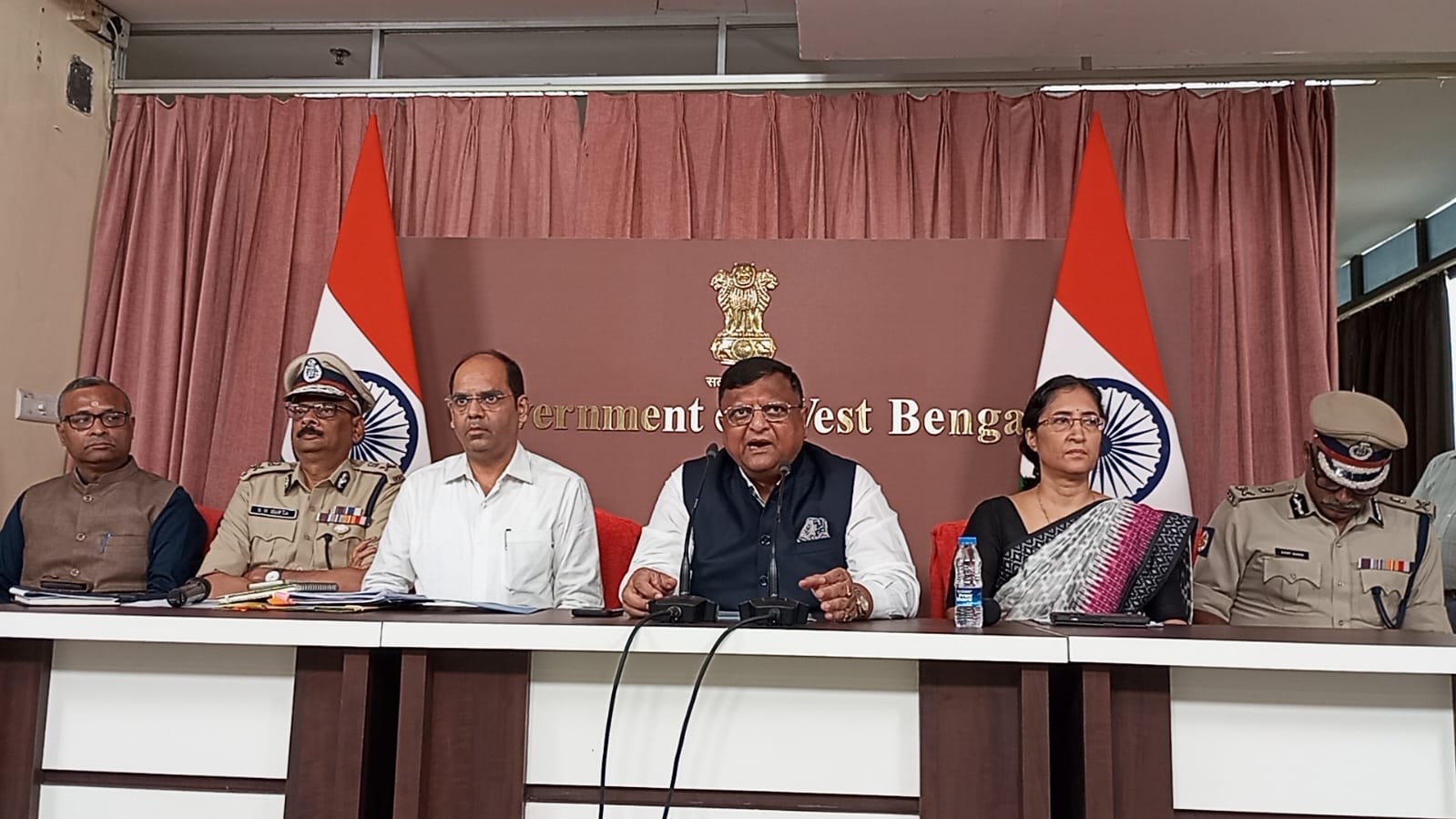 জন্ম-মৃত্যুর শংসাপত্রে বড় পরিবর্তন! প্রধান-মেয়রদের ক্ষমতা প্রত্যাহার, স্থায়ী সরকারি কর্মীদের হাতেই ইস্যুর দায়িত্ব